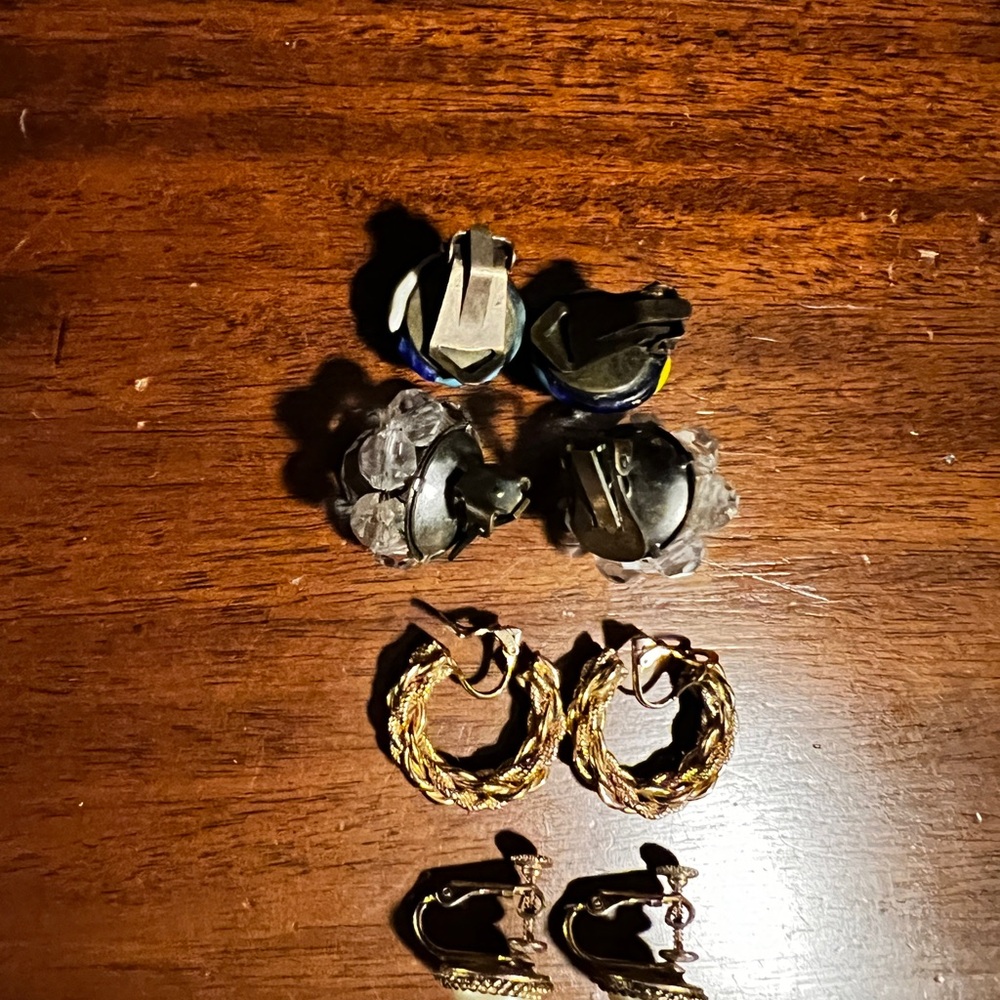 Vintage Clip On Earrings - Picture 4 of 4
